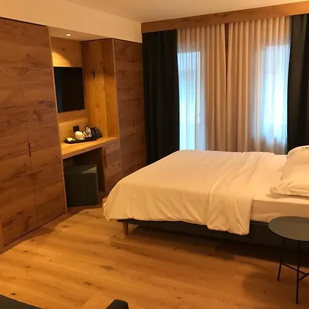 阿拉波斯塔酒店 4*