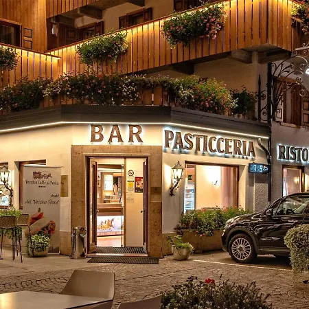 Posta - Famiglia Pra Dal 1866 A Caprile Отель 4*