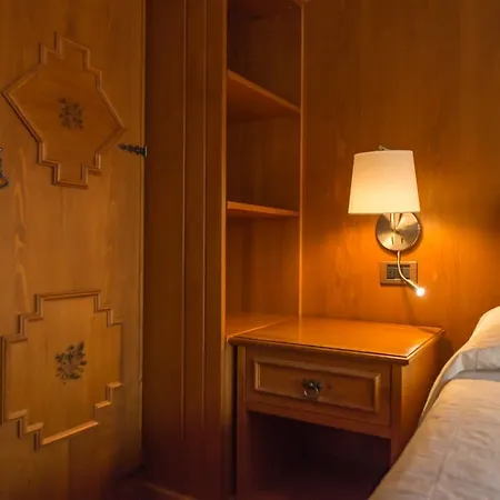 Posta - Famiglia Pra Dal 1866 A Caprile Аллеге