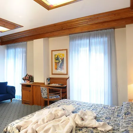 Posta - Famiglia Pra Dal 1866 A Caprile 4* Аллеге