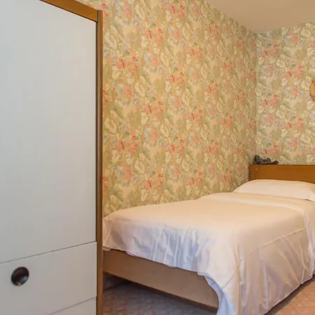 Hotel Posta - Famiglia Pra Dal 1866 A Caprile 4*
